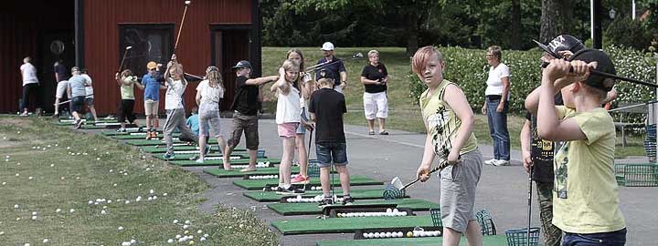 Hooks Golfklubbs juniorverksamhet på golfrangen