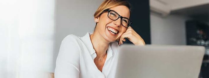 TeleProffs SelfService Affärskvinna jobbar i TeleProffs SelfService